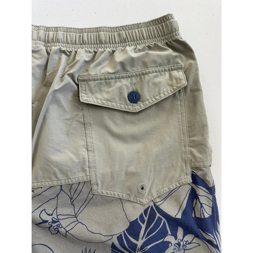 Patagonia Shorts XL 6 Inch Tan Floral Unlined Wavefarer Volley Hike Surf